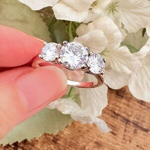 Vintage Avon 3 Stone CZ Engagement Style Ring Silver Prong Set Sz 10 Read 368
